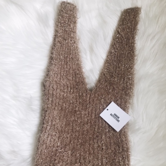 Urban Outfitters XS Pink Fuzzy Cropped Tank Top - Picture 1 of 4